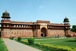 Agra Fort Information in Marathi