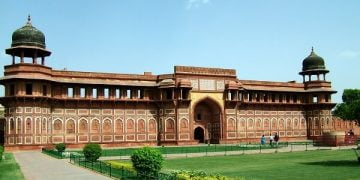 Agra Fort Information in Marathi