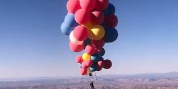 David Blaine Flies into Sky with the Help of Balloons